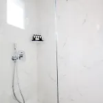 Lux 公寓 *